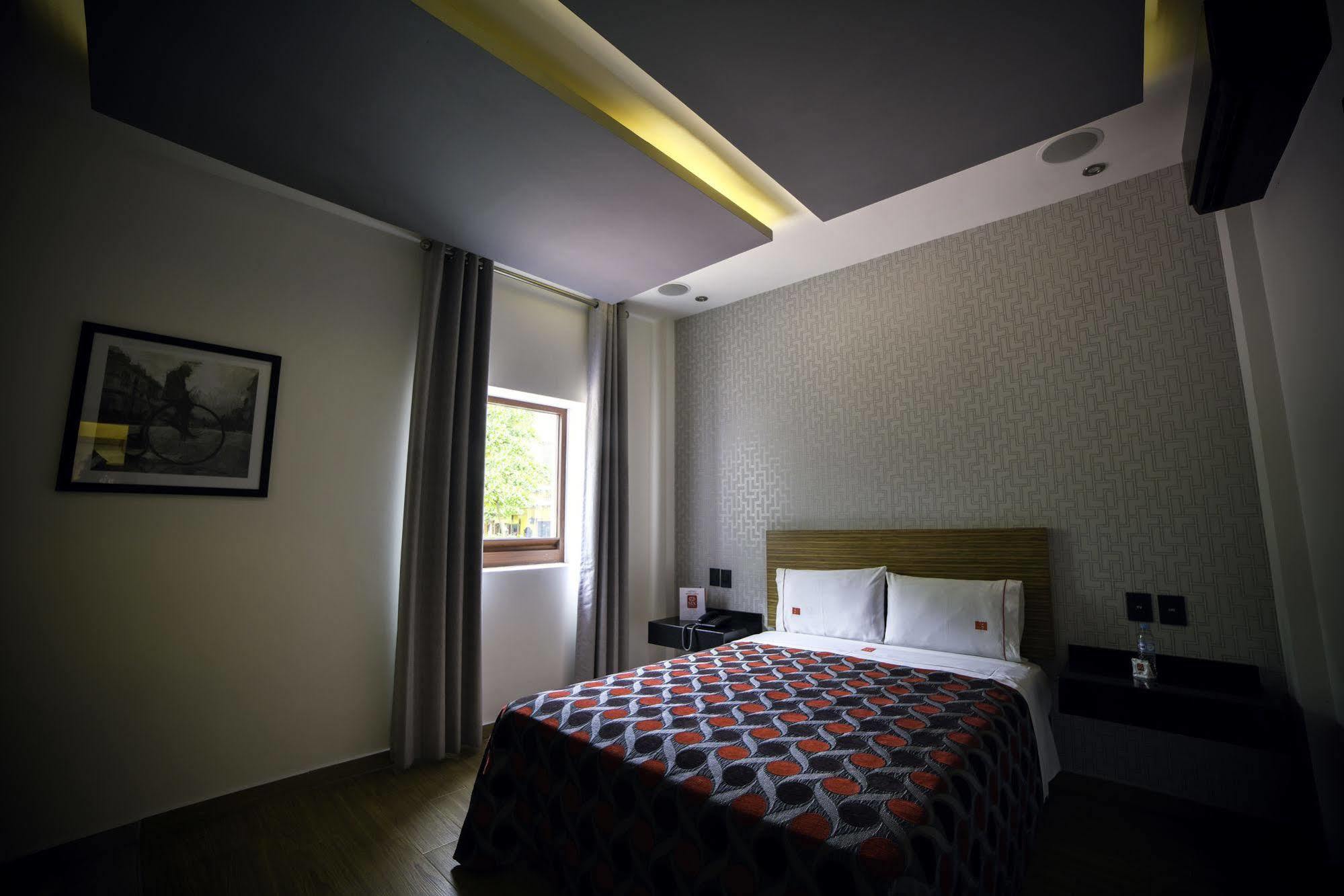 Six Hotel Guadalajara Expiatorio ภายนอก รูปภาพ