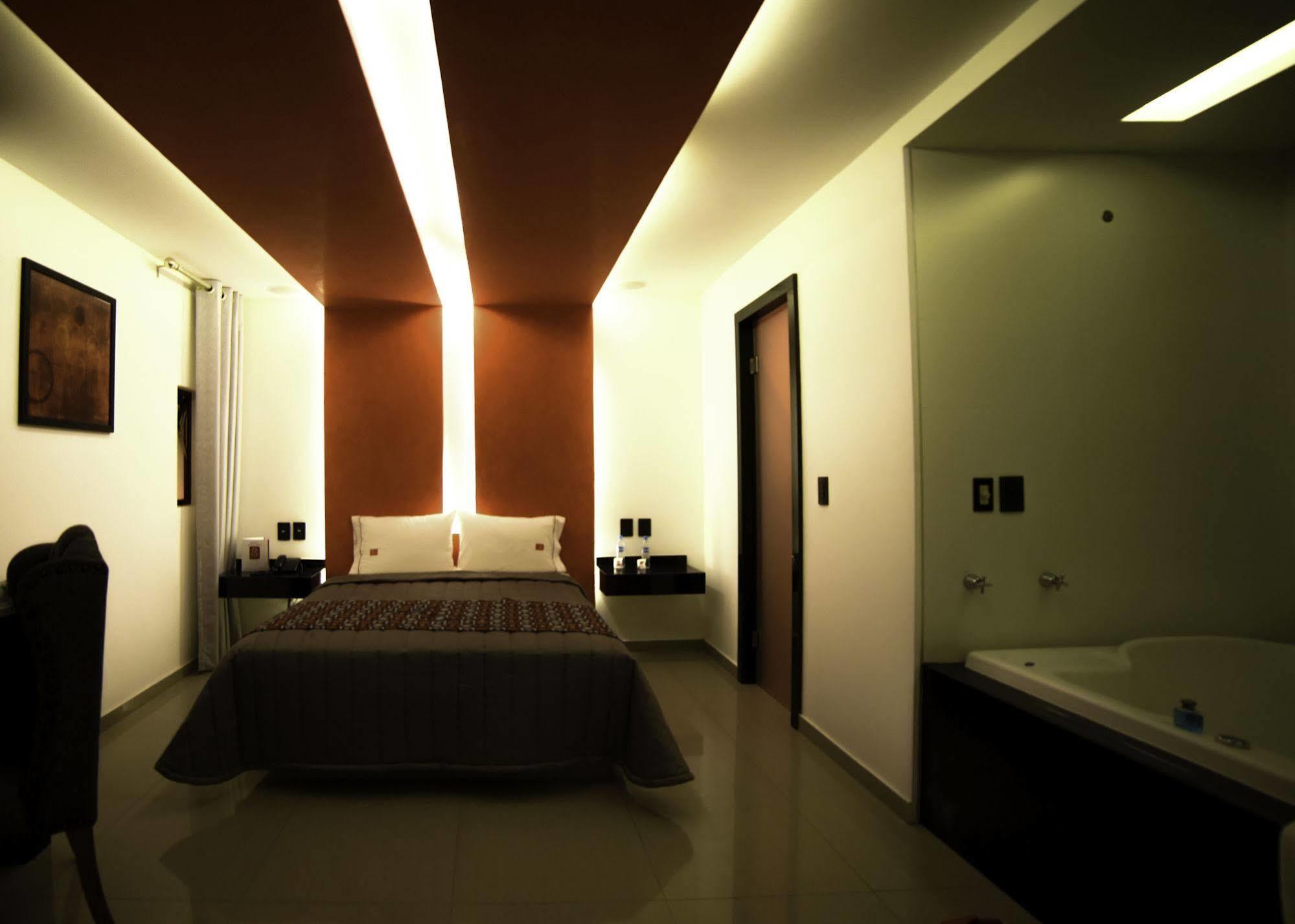 Six Hotel Guadalajara Expiatorio ภายนอก รูปภาพ